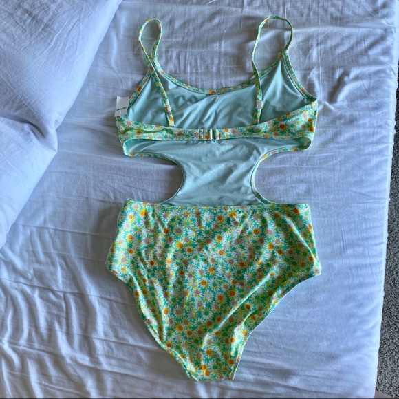 Aerie side scoop one piece - Picture 4 of 11